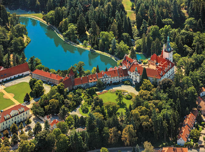 Pr honice letecky Libor Svacek, esk  Krumlov, E- mail:  box@fotosvacek.cz