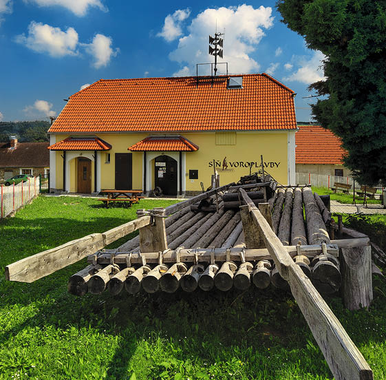 Kniha “VLTAVA - Libor Svacek" - vydani 1., rok 2011 Photographer: Libor Svacek; box@fotosvacek.cz; Mobile: +420 602428001; 