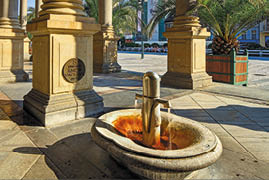 Kniha “PLZE - Libor Sv  ek" - vyd n  2., rok 2015 Photographer: Libor Svacek; box@fotosvacek.cz; Mobile: +420 602428001; 