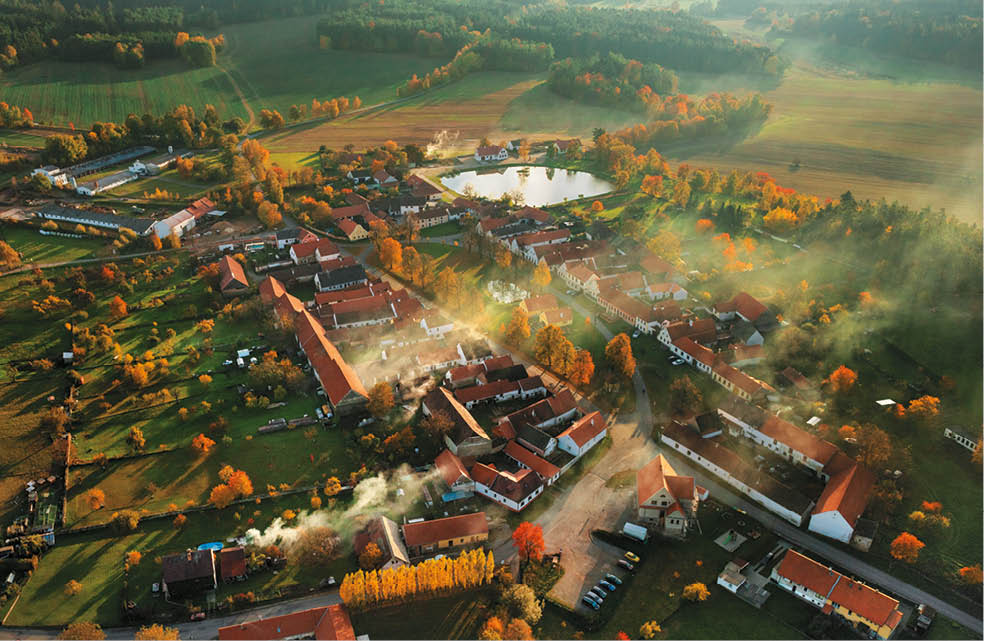 Kniha “ ESK REPUBLIKA LETECK  - Libor Sv  ek" - vyd n  1., rok 2014 Photographer: Libor Svacek; box@fotosvacek.cz; Mobile: +420 602428001; 