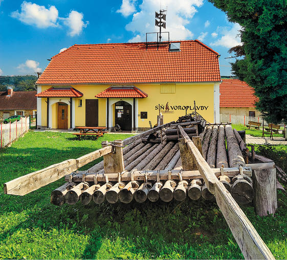 Kniha “VLTAVA - Libor Svacek" - vydani 1., rok 2011 Photographer: Libor Svacek; box@fotosvacek.cz; Mobile: +420 602428001; 