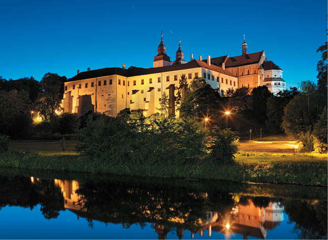 Kniha “Jizni Morava - Libor Svacek" - vydani 1., rok 2011 Photographer: Libor Svacek; box@fotosvacek.cz; Mobile: +420 602428001; 