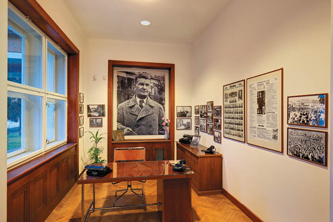 Kniha “Zl n - Libor Sv ek" - 1. vyd n  rok 2016 Photographer: Libor Svacek; box@fotosvacek.cz; Mobile: +420 602428001; 