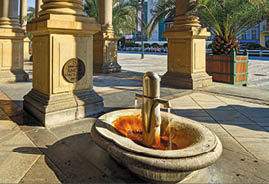 Kniha “PLZE - Libor Sv  ek" - vyd n  2., rok 2015 Photographer: Libor Svacek; box@fotosvacek.cz; Mobile: +420 602428001; 