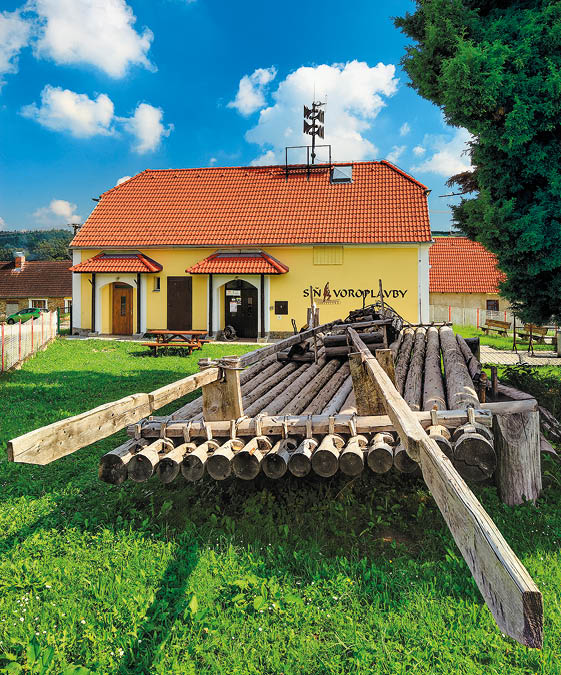 Kniha “VLTAVA - Libor Svacek" - vydani 1., rok 2011 Photographer: Libor Svacek; box@fotosvacek.cz; Mobile: +420 602428001; 